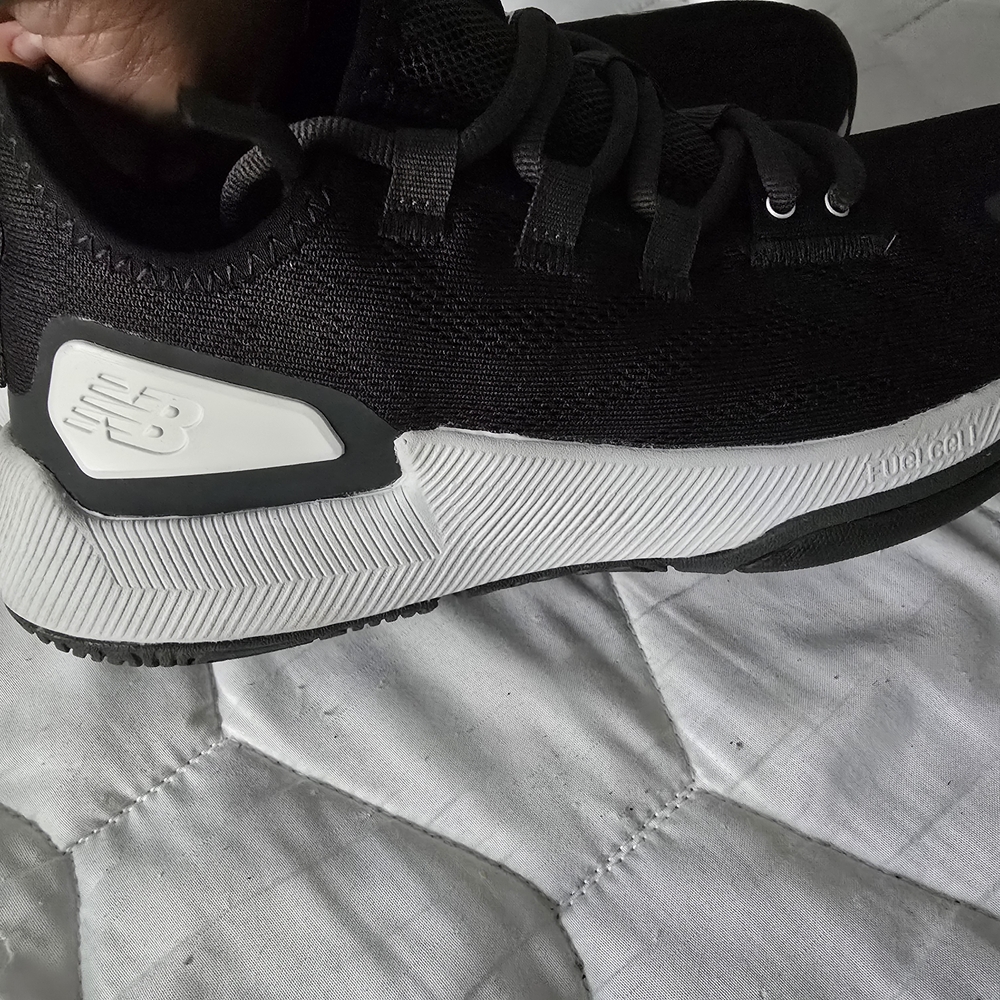 New Balance Black Men's Sneakers - Picture 3 of 6